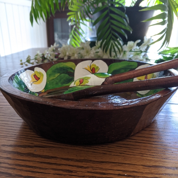 Beautiful 10" salad bowl or decor. - Picture 4 of 4